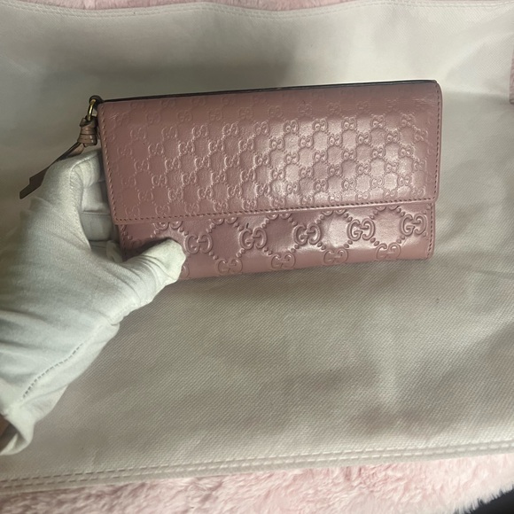 Gucci soft Pink Leather Wallet - Picture 1 of 16